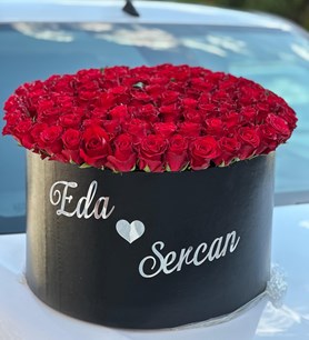 kutuda kırmızı gül 